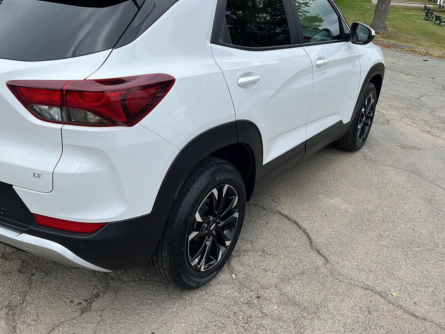 2023 Chevrolet Trailblazer LT photo 2