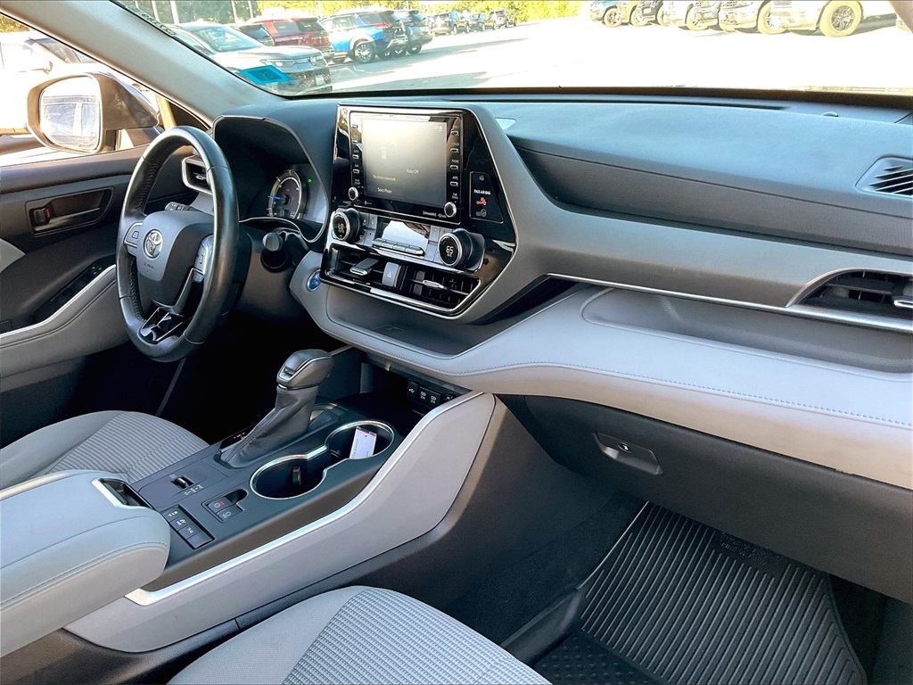2020 Toyota Highlander Hybrid LE photo 13