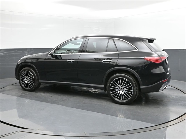 2025 Mercedes Benz GLC 300 photo 3