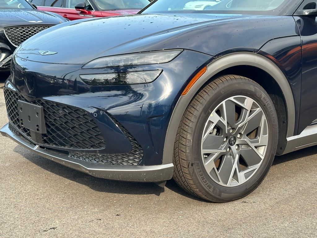 2025 Genesis GV60 Advanced AWD photo 8