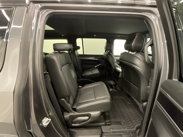 2025 Jeep Wagoneer Series II Overland photo 22