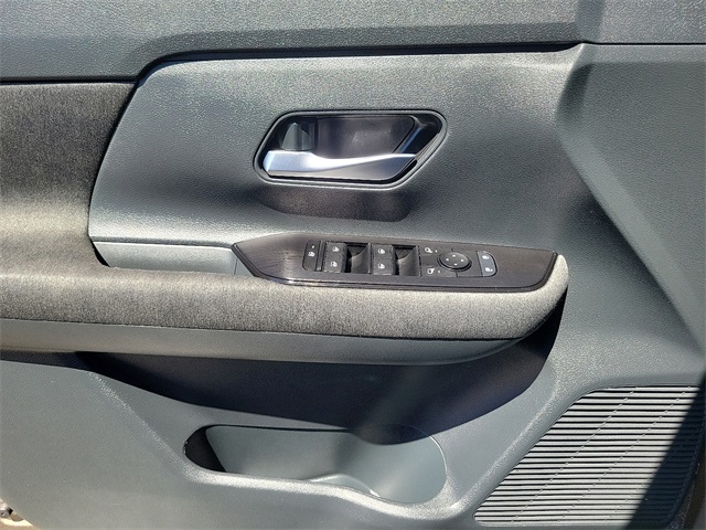 2025 Nissan Kicks SV photo 11