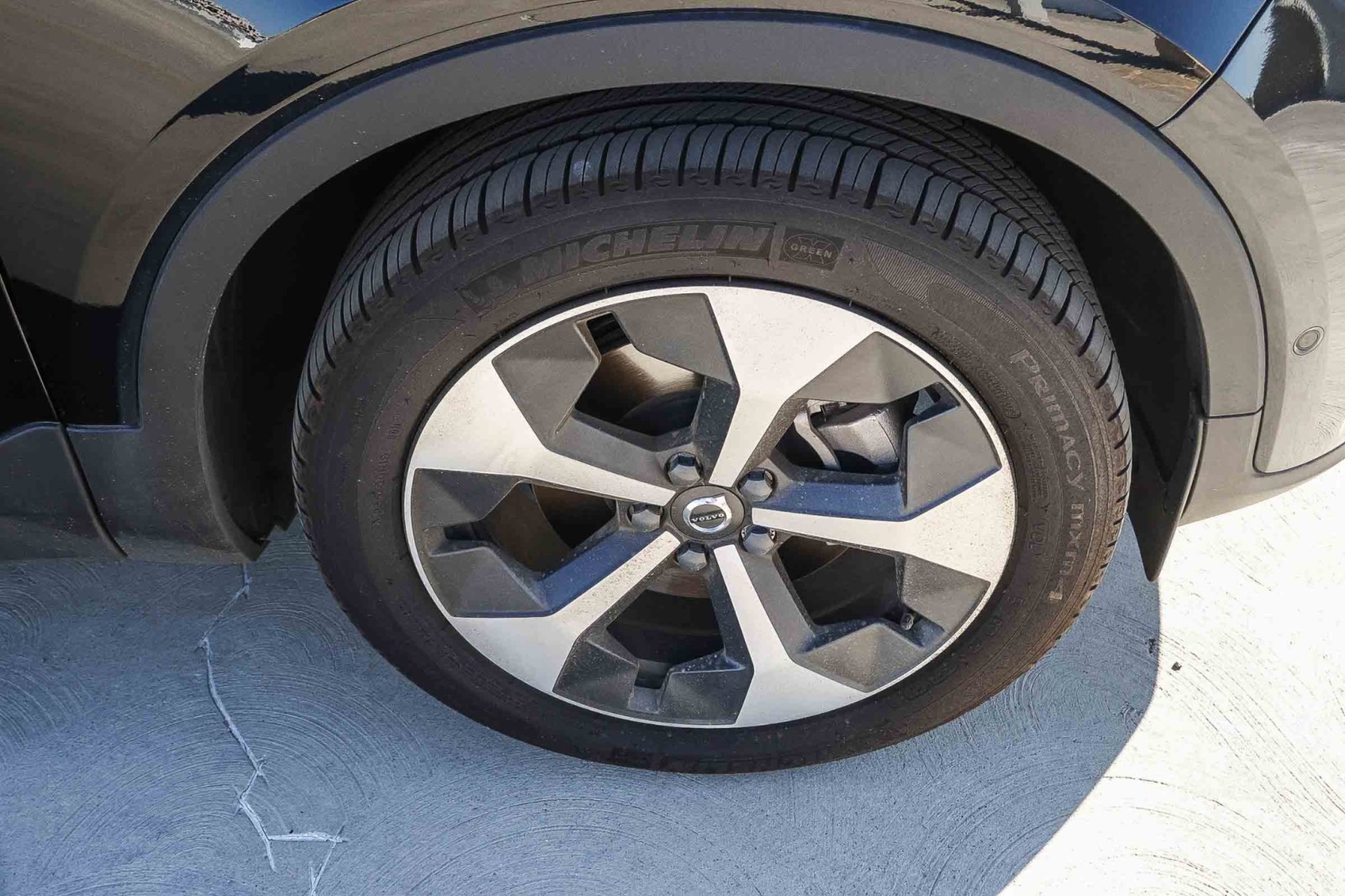 2025 Volvo XC40 Plus photo 4