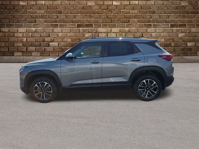 2026 Chevrolet Trailblazer LT photo 2