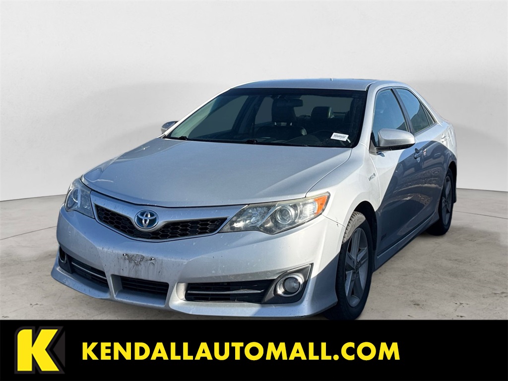 2014 Toyota Camry SE Hybrid's photo