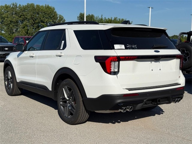 2025 Ford Explorer ST photo 2