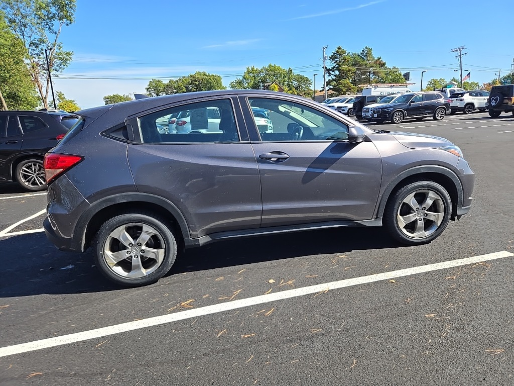 2017 Honda HR-V LX photo 4