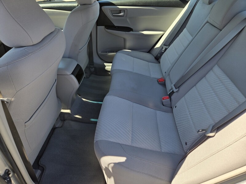 2017 Toyota Camry LE photo 5