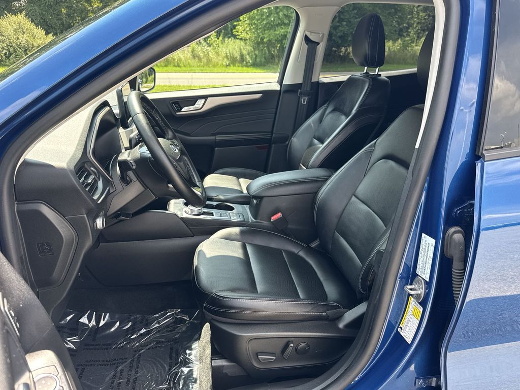 2022 Ford Escape SEL photo 10