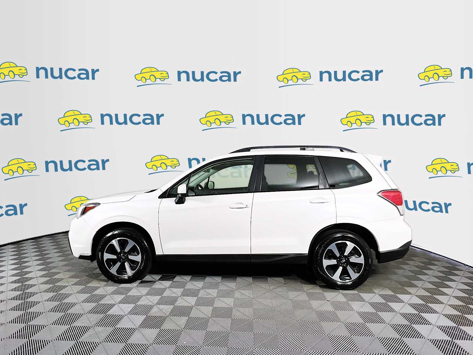 2017 Subaru Forester Premium photo 4