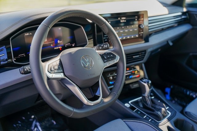 2025 Volkswagen Jetta 1.5T SE photo 10