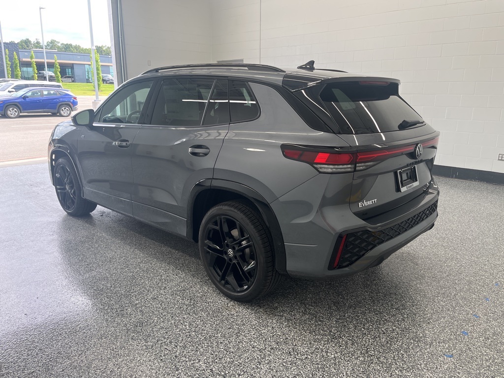 2025 Volkswagen Tiguan SE R-Line Black photo 3
