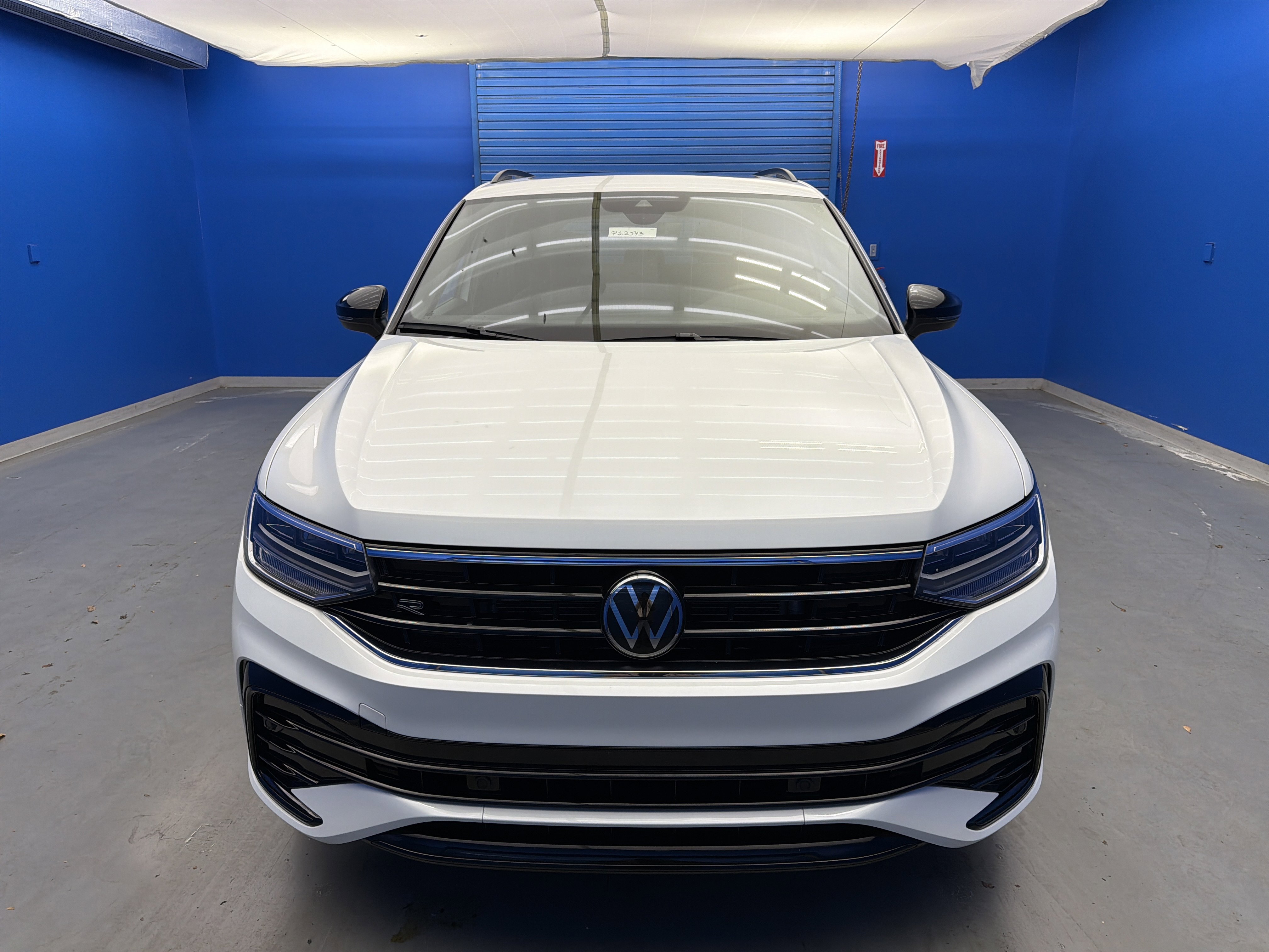 2024 Volkswagen Tiguan SE R-Line Black photo 3
