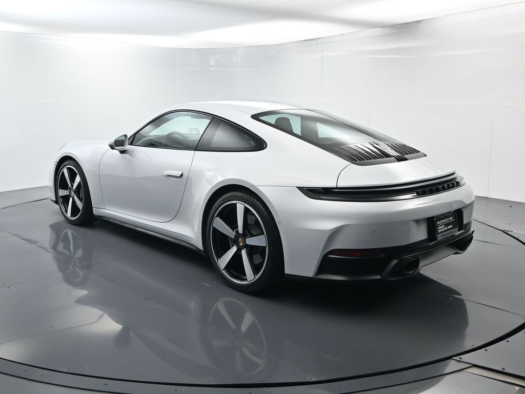 2025 Porsche 911 photo 2