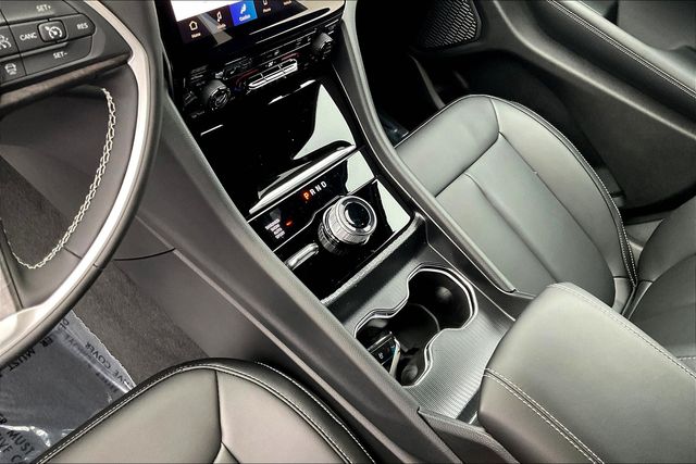 2025 Jeep Grand Cherokee Limited photo 8