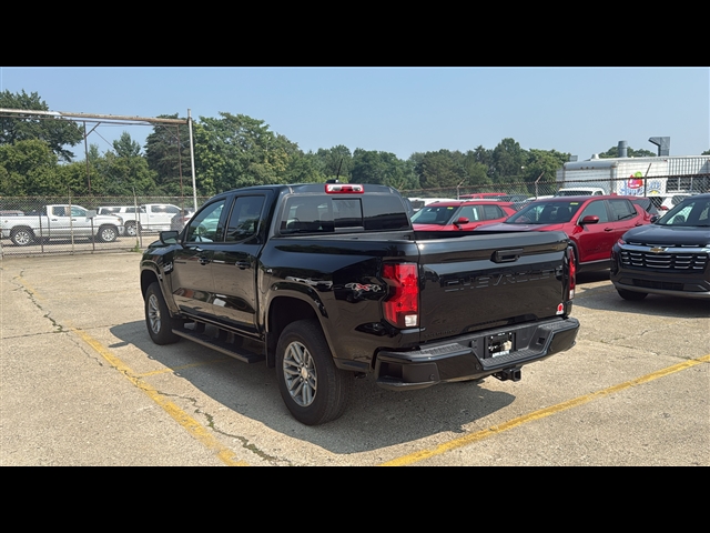 2025 Chevrolet Colorado Work Truck LT photo 5