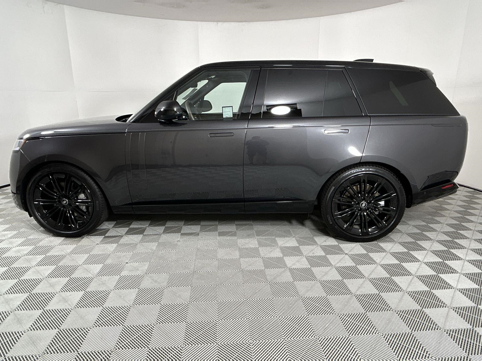 2025 Land Rover Range Rover SE photo 2
