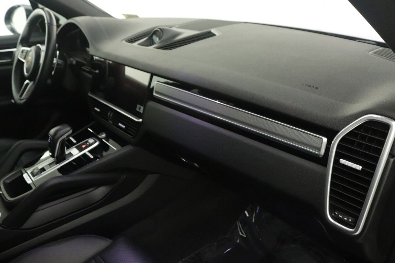 2022 Porsche Cayenne Coupe Base photo 19