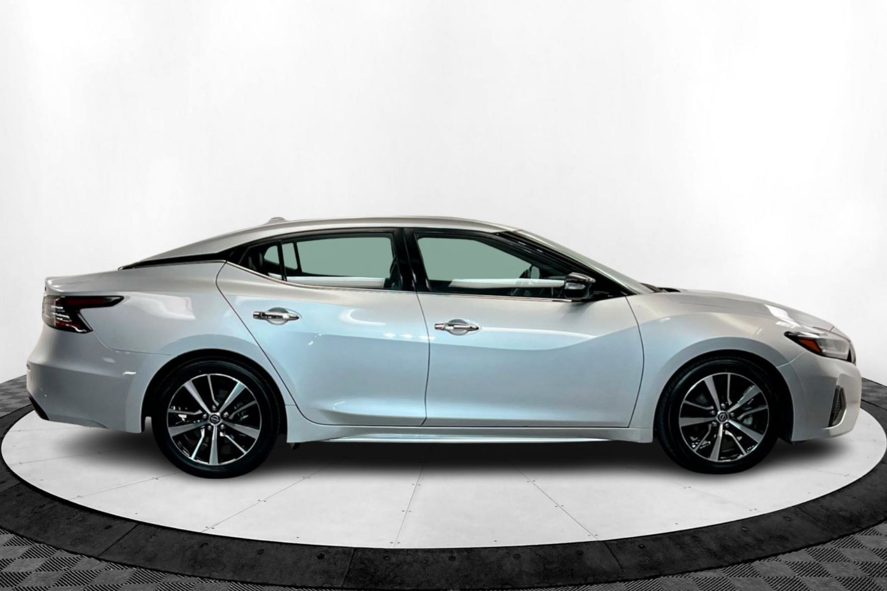 2023 Nissan Maxima SV photo 6