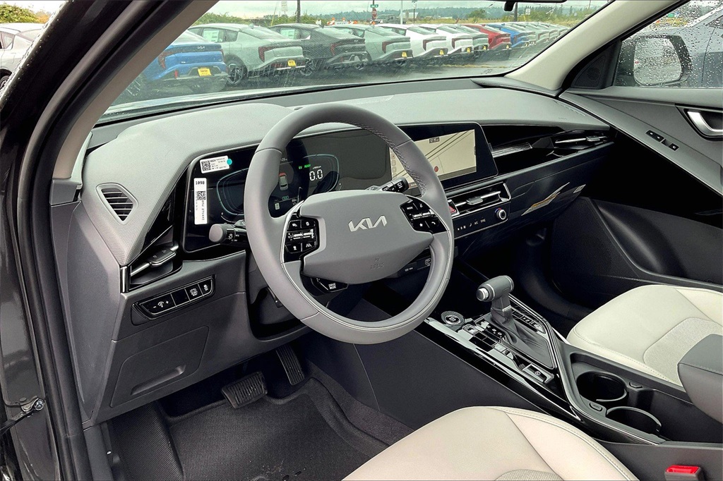 2025 Kia Niro EX photo 3