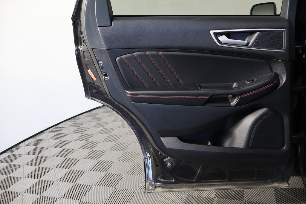 2024 Ford Edge ST photo 3
