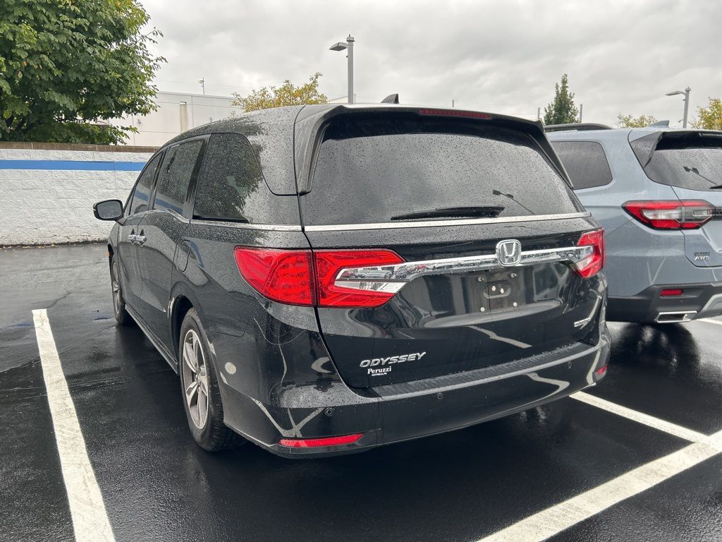 Pre-Owned 2018 Honda Odyssey Touring 4D Passenger Van in