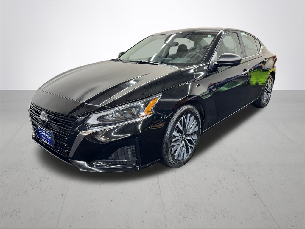 2024 Nissan Altima 2.5 SV photo 2
