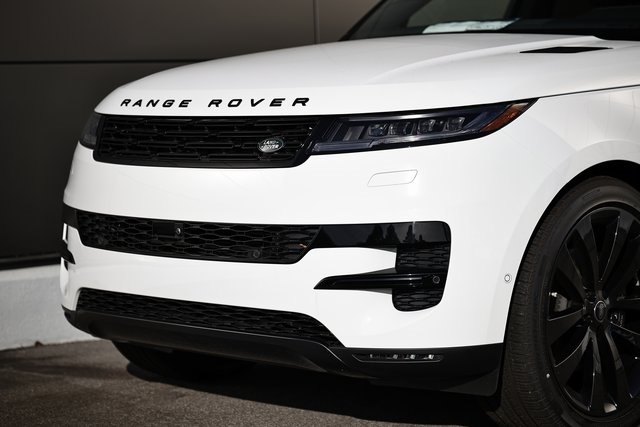 2025 Land Rover Range Rover Sport SE photo 2