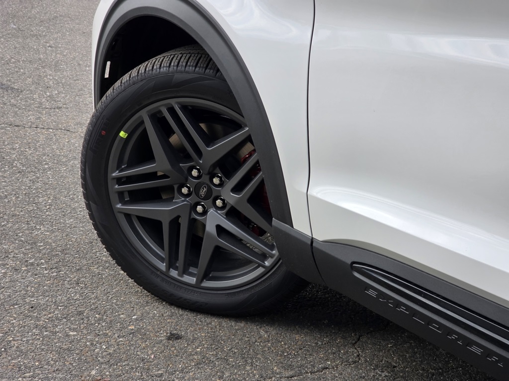2025 Ford Explorer ST photo 3