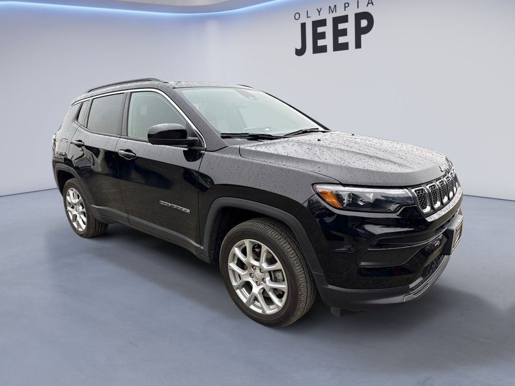 2023 Jeep Compass Latitude Lux photo 4