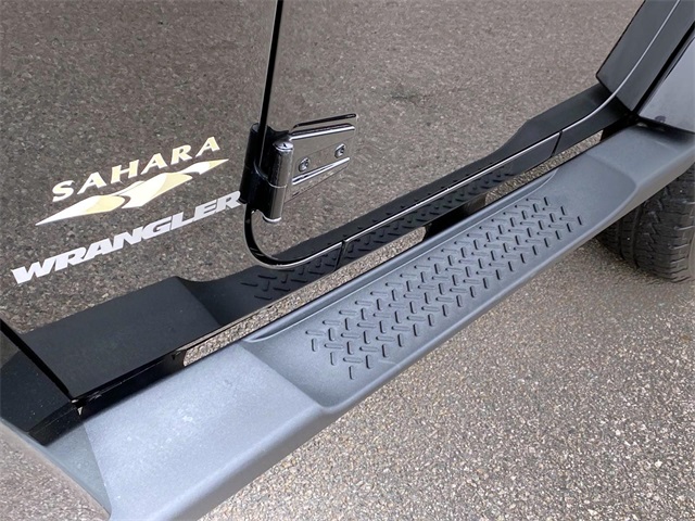 2012 Jeep Wrangler Sahara photo 10