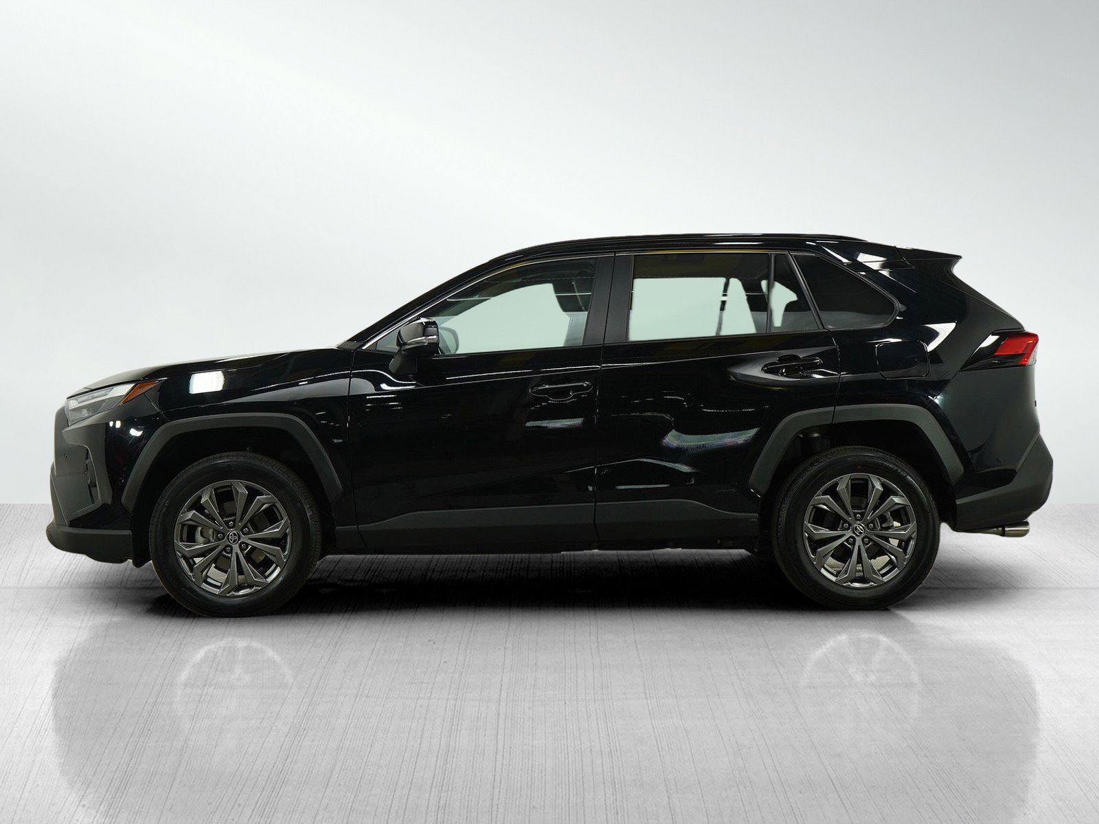 Used 2022 Toyota RAV4 XLE Premium with VIN 4T3B6RFV5NU088223 for sale in Bloomington, Minnesota