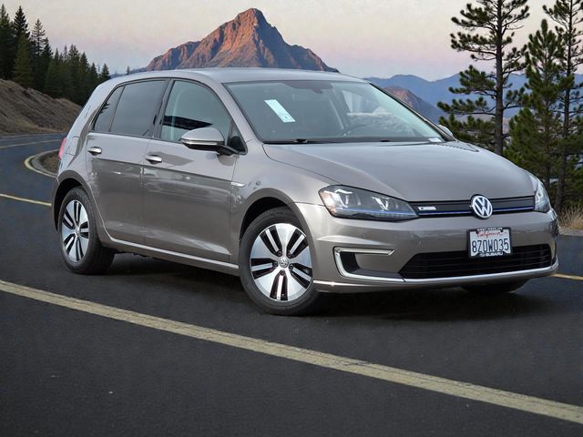 2016 Volkswagen e-Golf e-Golf SEL Premium's photo