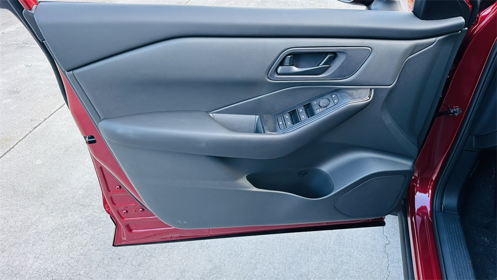 2026 Nissan Rogue S photo 12