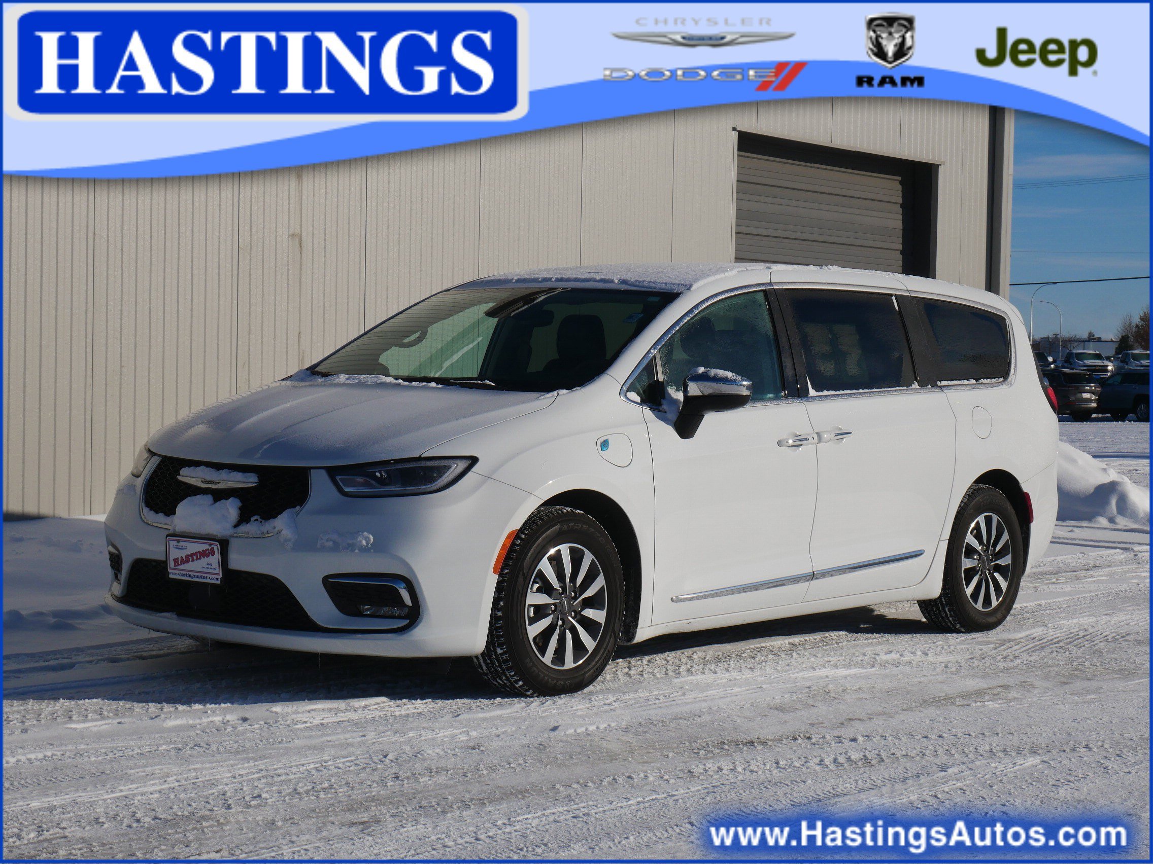 2023 Chrysler Pacifica Hybrid Limited's photo