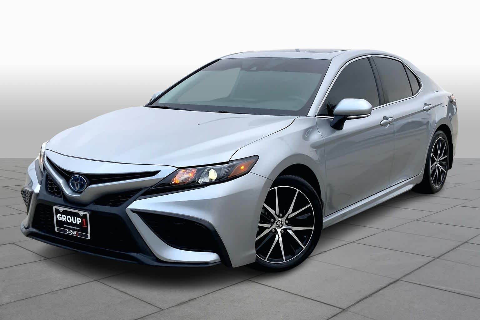 2024 Toyota Camry SE's photo