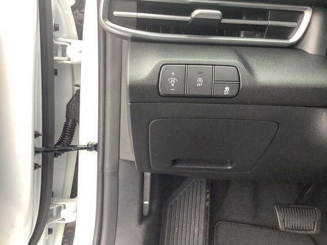 2025 Hyundai Elantra SE photo 18