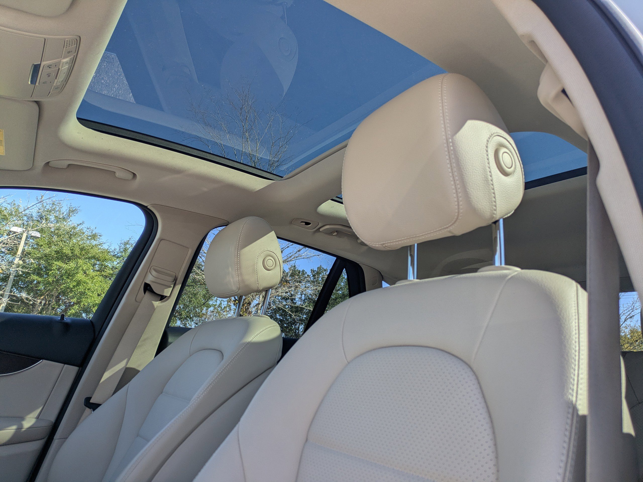 2019 Mercedes Benz GLC 350e 4MATIC photo 3