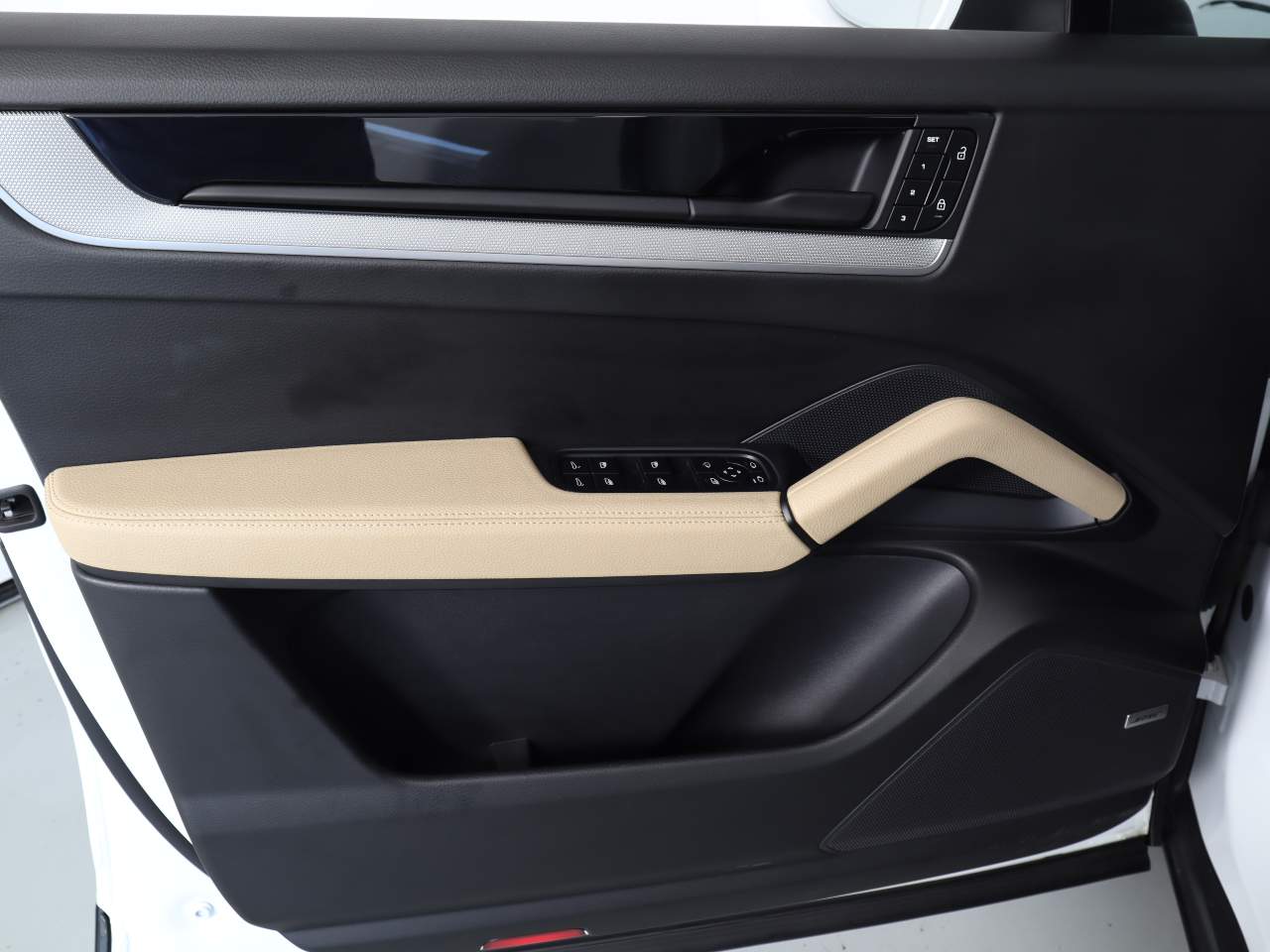 2024 Porsche Cayenne photo 21