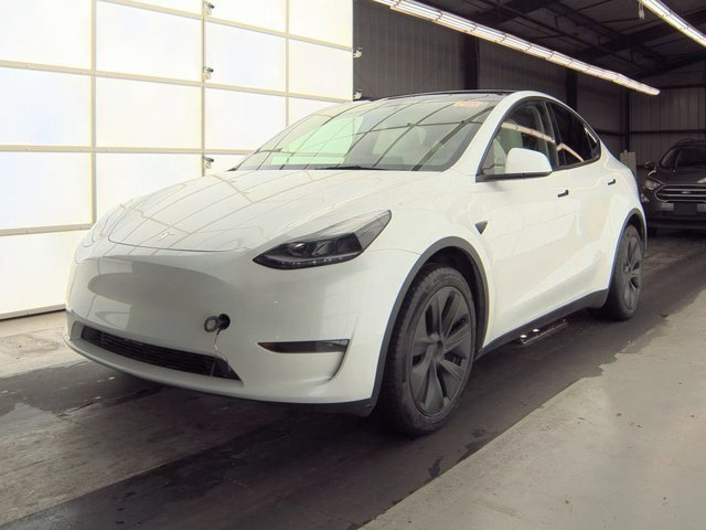 2025 Tesla Model Y Long Range's photo