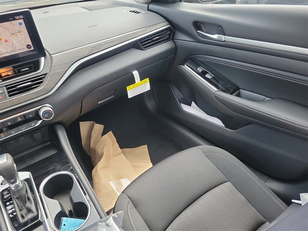 2025 Nissan Altima SV photo 9