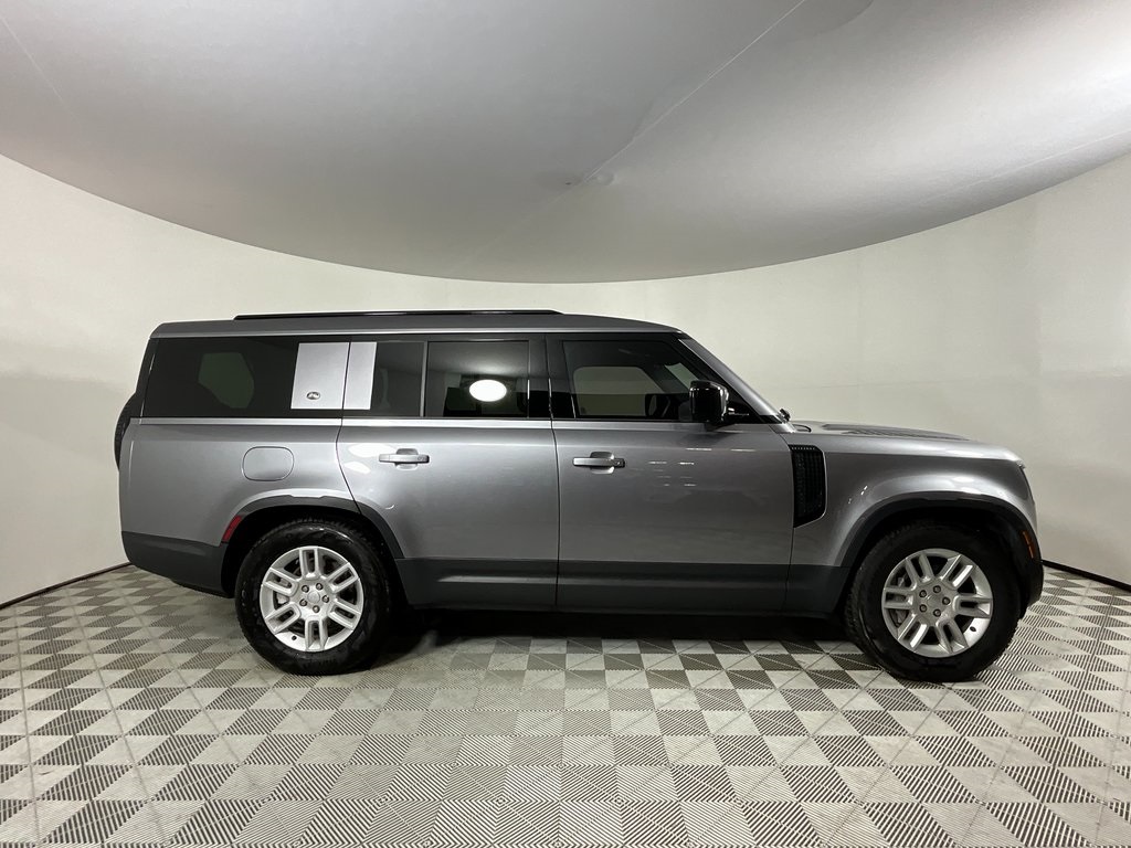 2024 Land Rover Defender 130 S photo 4