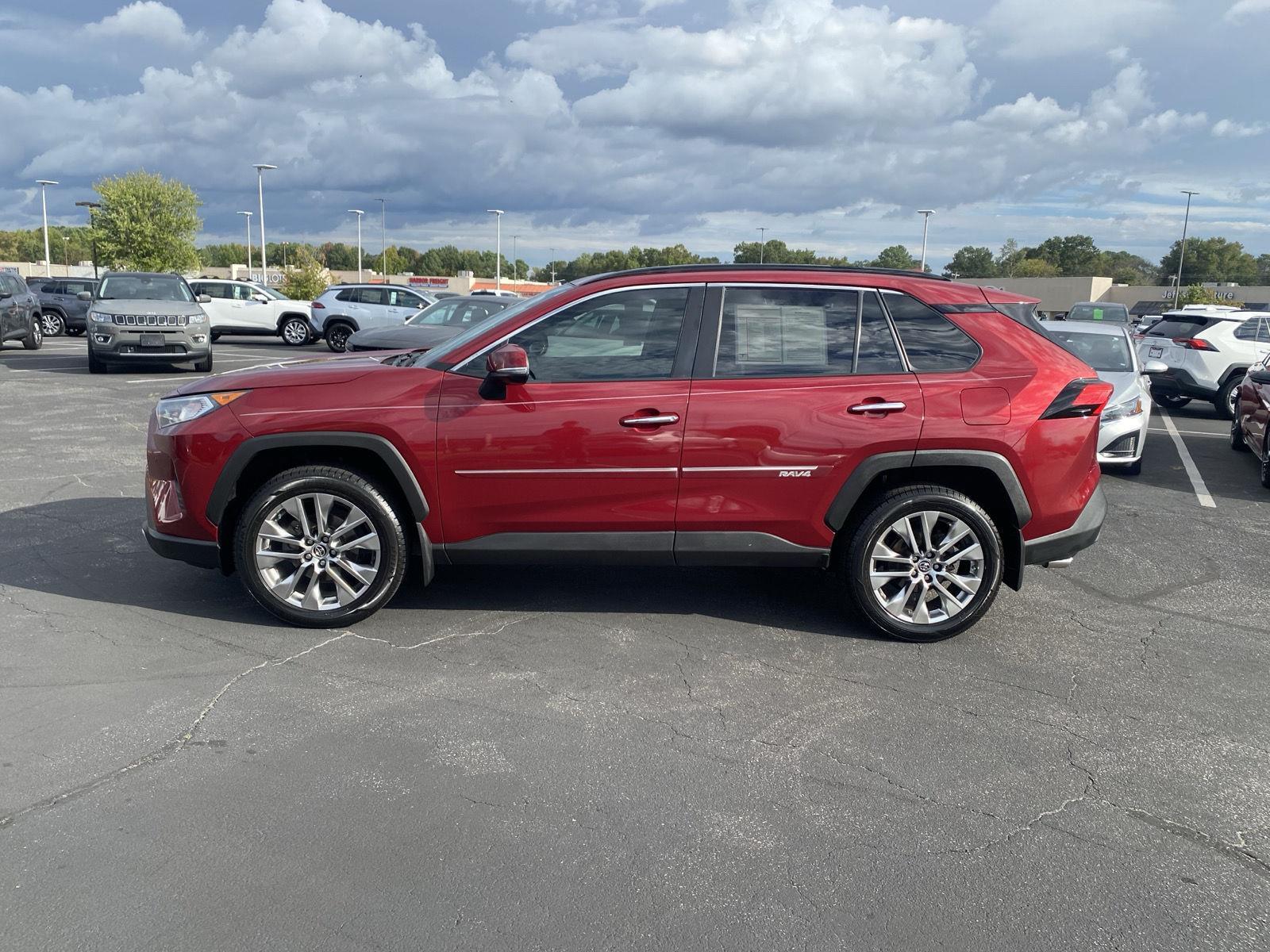2019 Toyota RAV4 Limited photo 4
