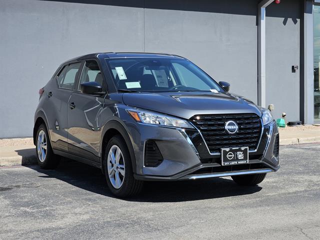 2025 Nissan Kicks Play S photo 2