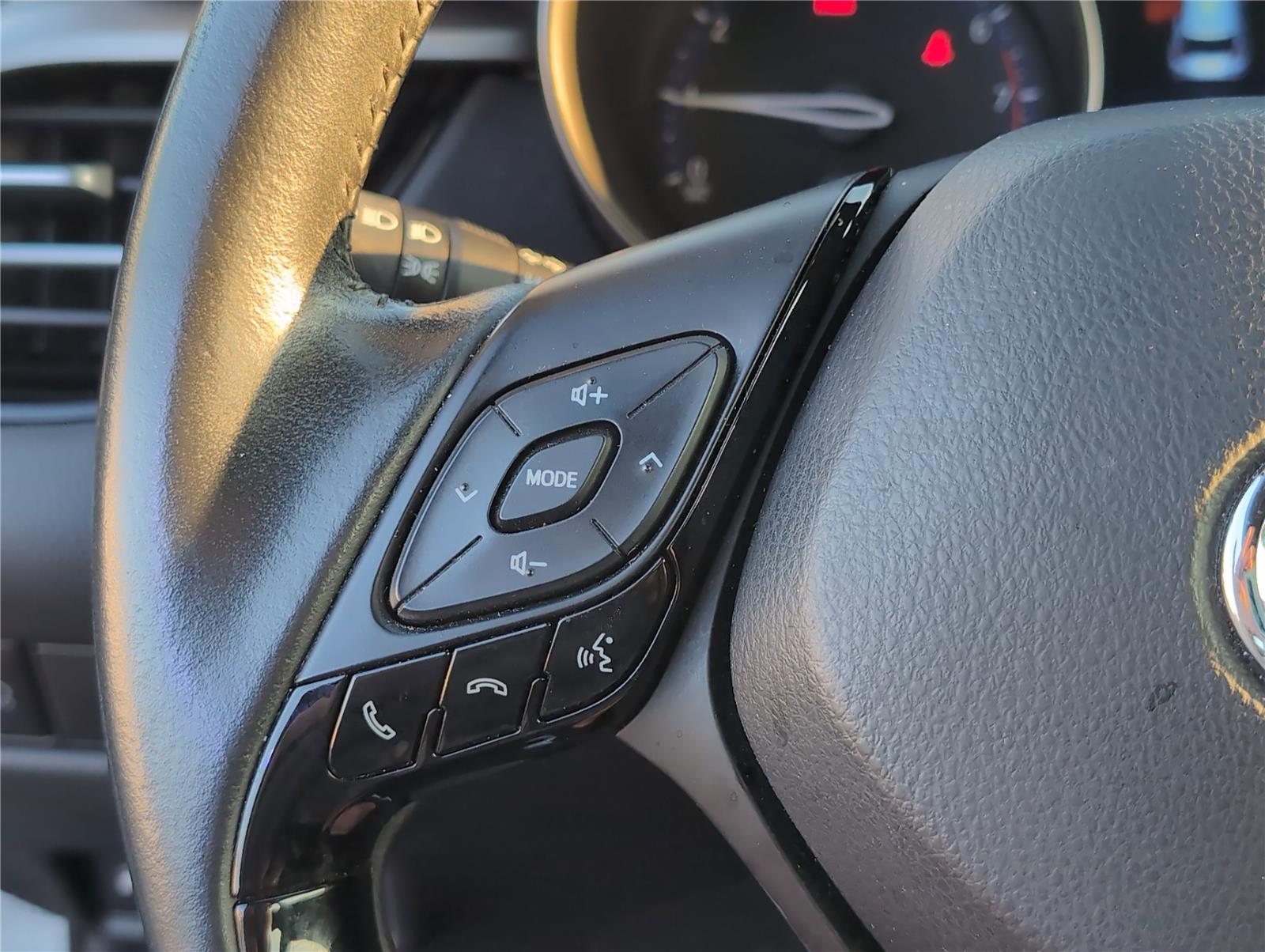 2021 Toyota C-HR LE photo 21