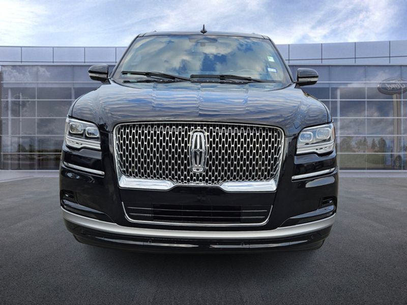 2023 Lincoln Navigator Reserve photo 2