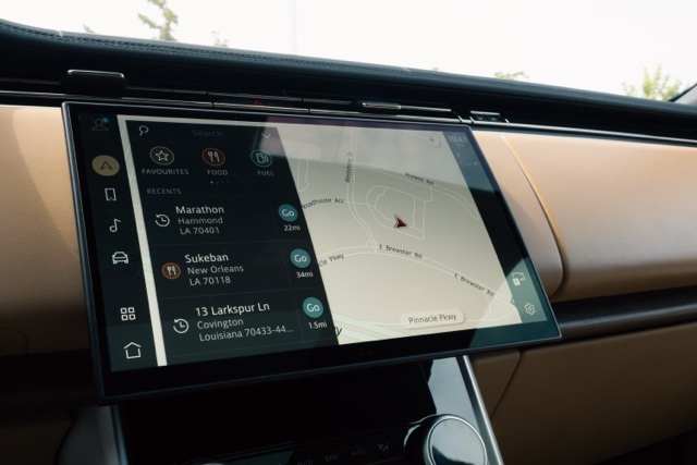 2023 Land Rover Range Rover SE photo 16