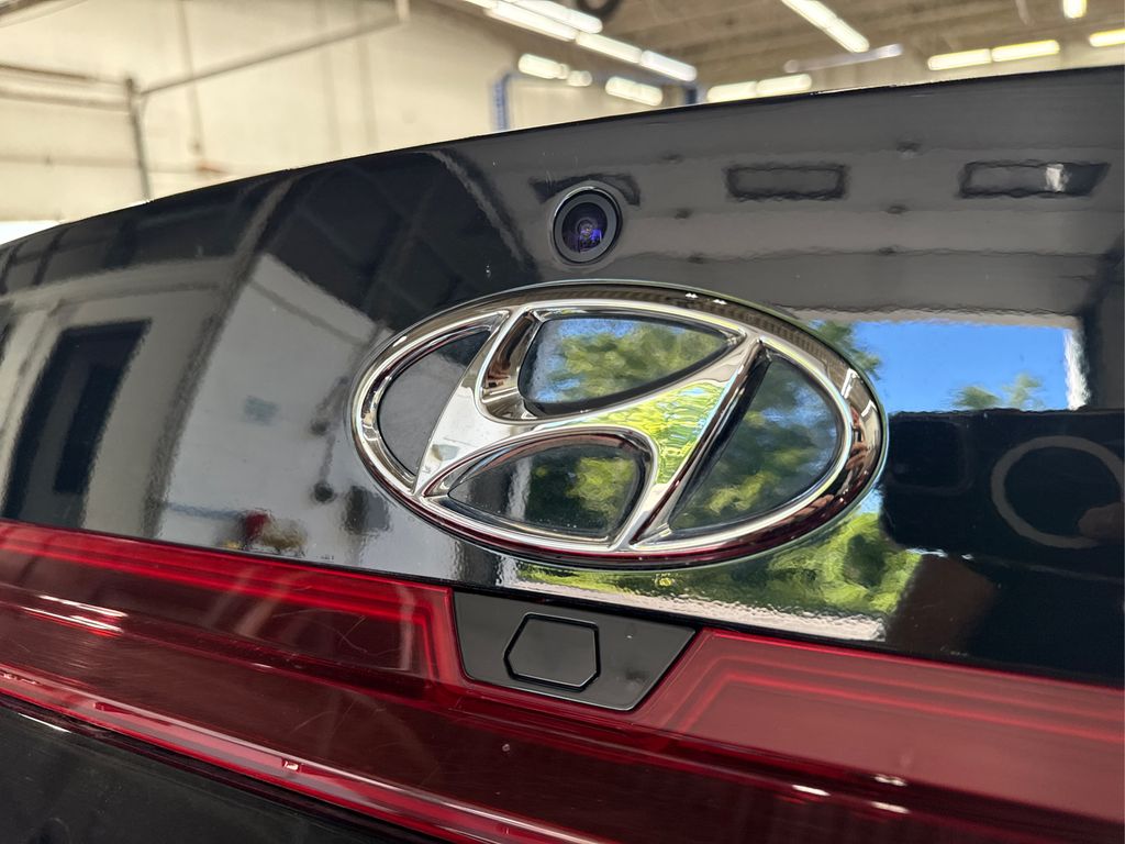 2022 Hyundai Elantra SEL photo 14