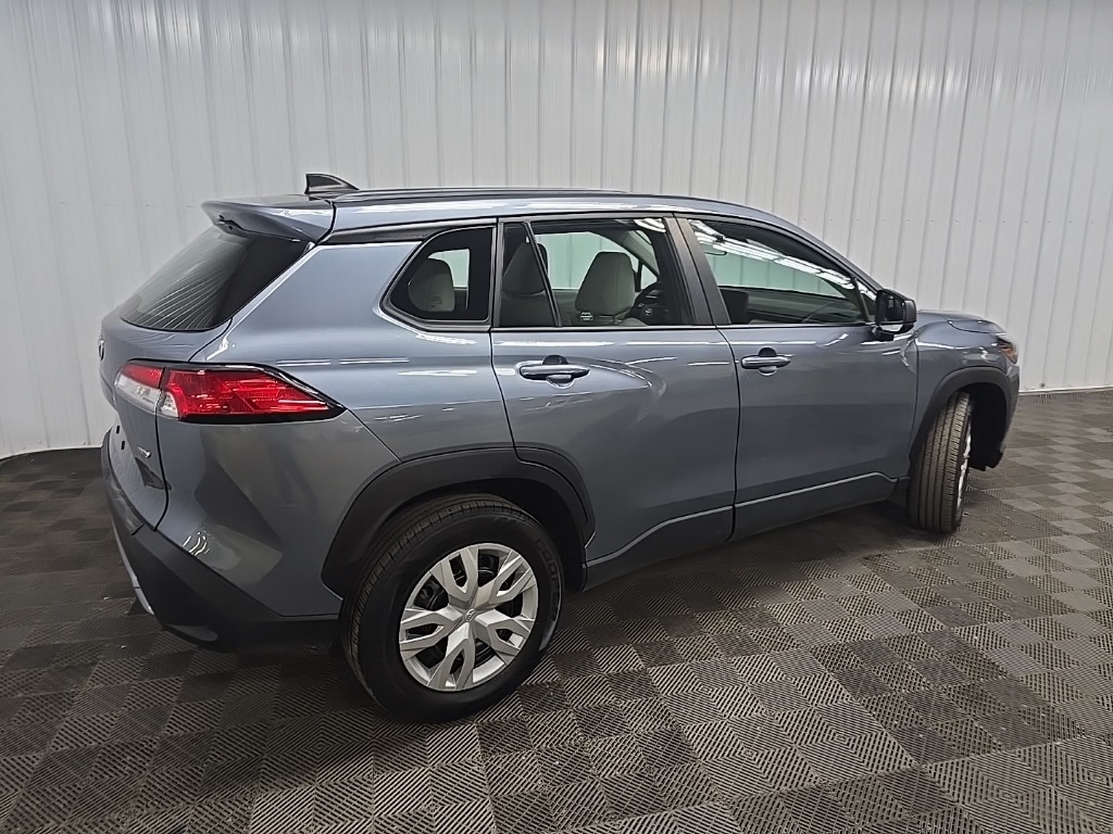 2023 Toyota Corolla Cross L photo 3