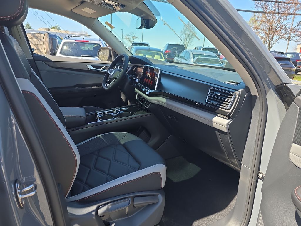 2025 Volkswagen Atlas Peak Edition SE photo 14